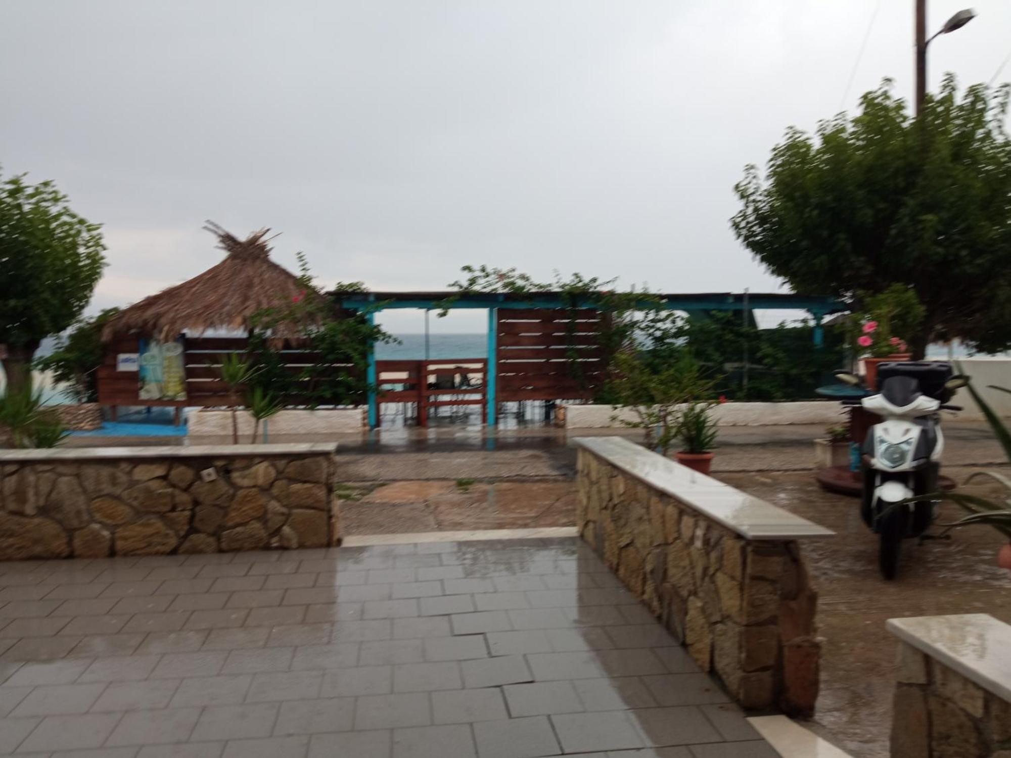 Akri Rooms Акрата Екстериор снимка